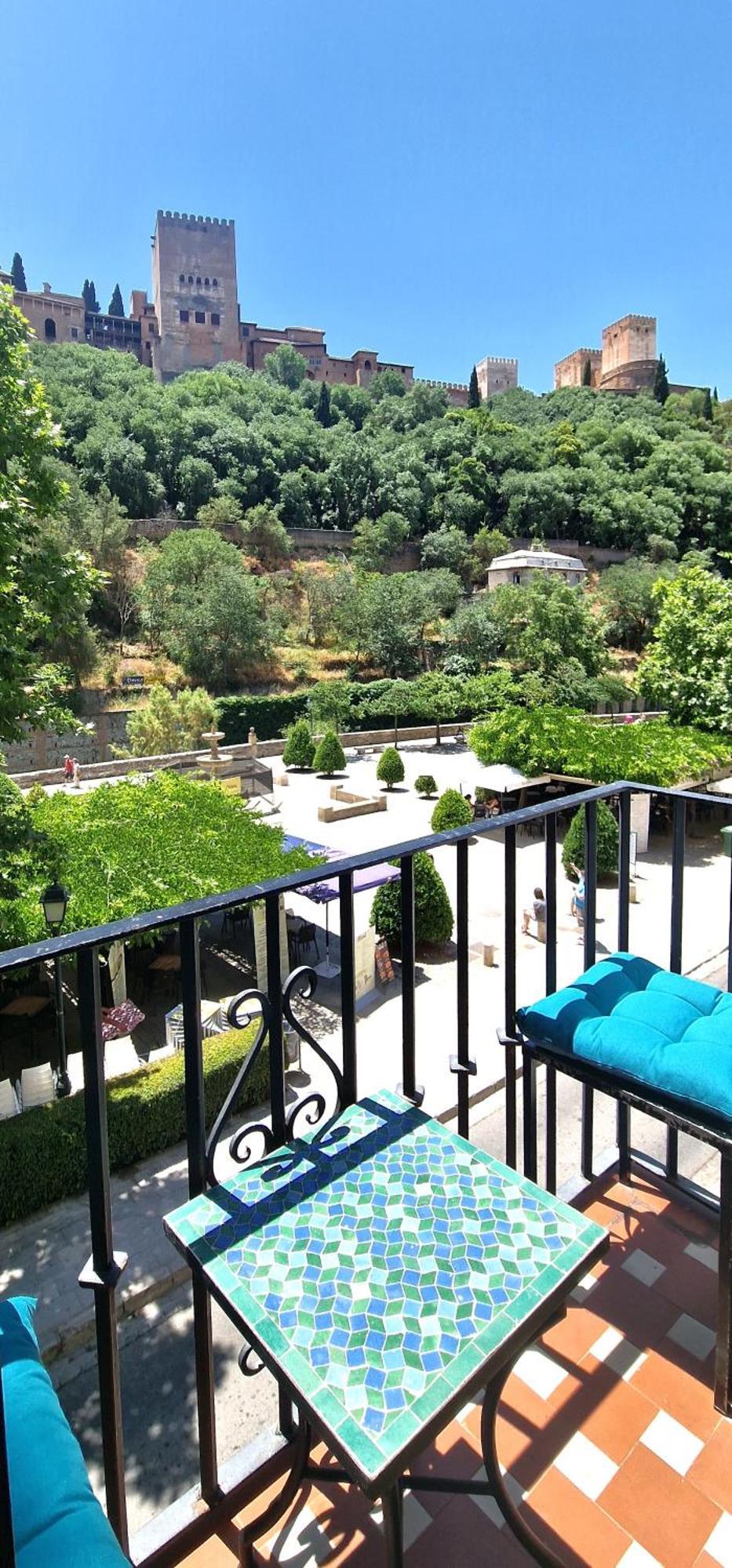 The Nasrid Palace From Your Bed ! 格拉纳达 外观 照片