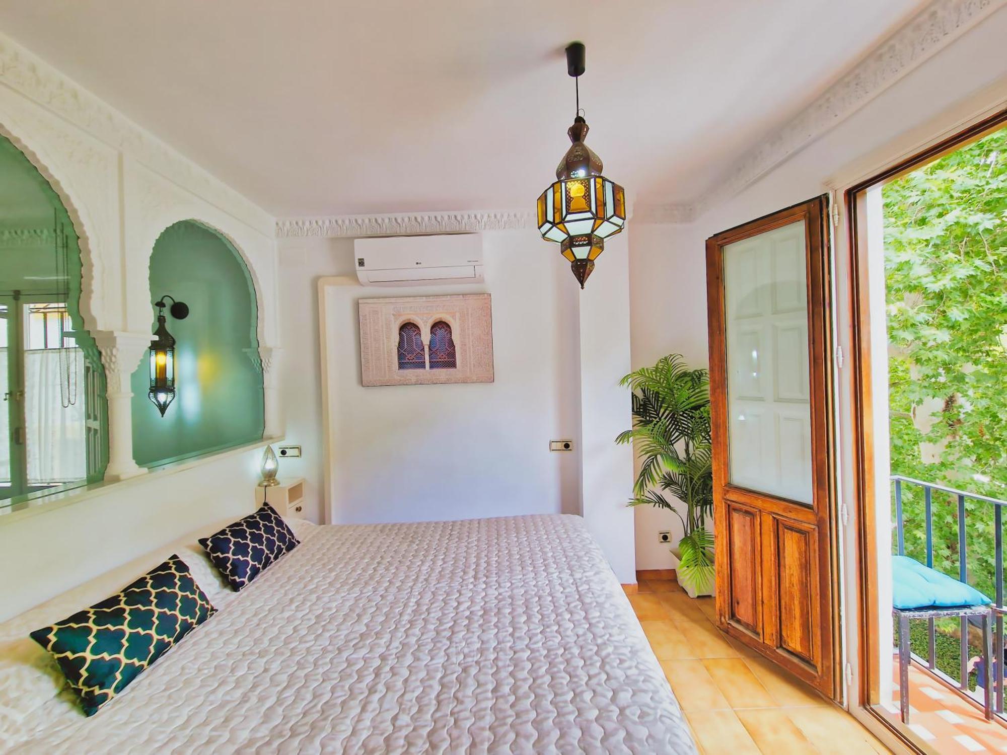 The Nasrid Palace From Your Bed ! 格拉纳达 外观 照片