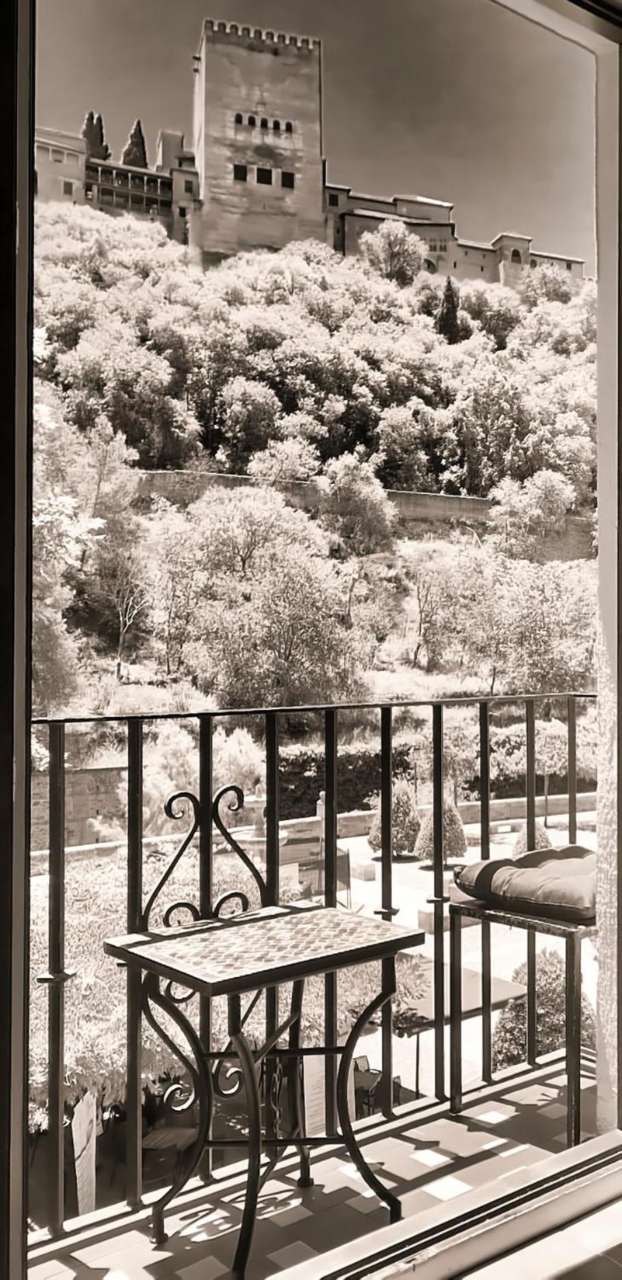 The Nasrid Palace From Your Bed ! 格拉纳达 外观 照片
