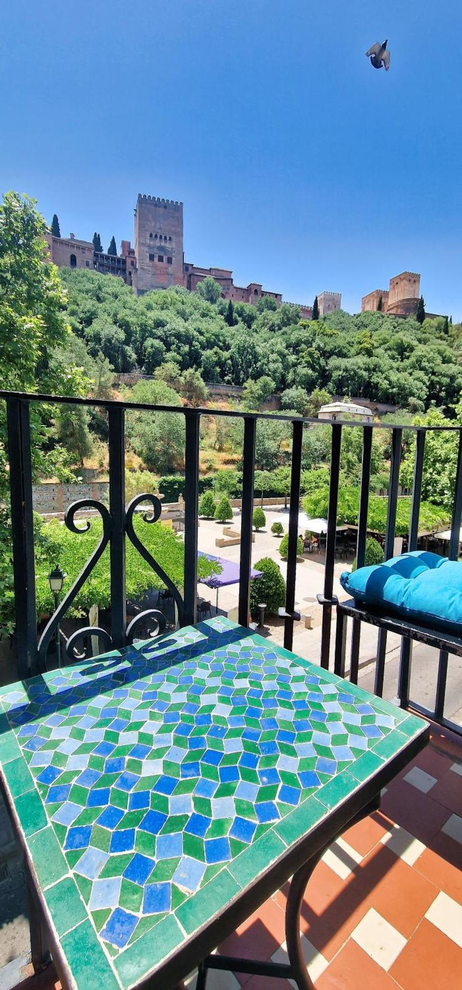 The Nasrid Palace From Your Bed ! 格拉纳达 外观 照片